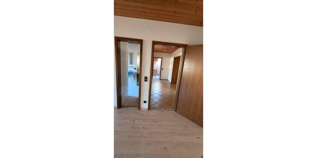 Dachgeschoßwohnung Meckesheim - 4 Zimmer, 134 m&sup2;, 1.500&euro; | Angebot:26007783