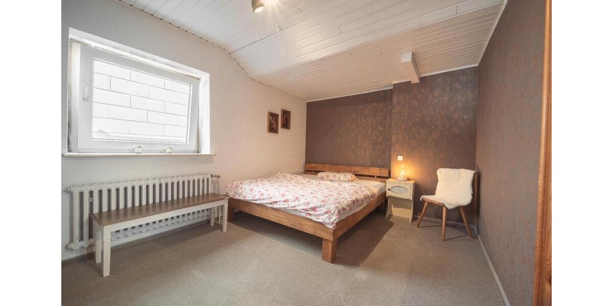 Dachgeschoßwohnung Essen Stadtbezirk VIII - 2 Zimmer, 65 m&sup2;, 1.200&euro; | Angebot:26149272