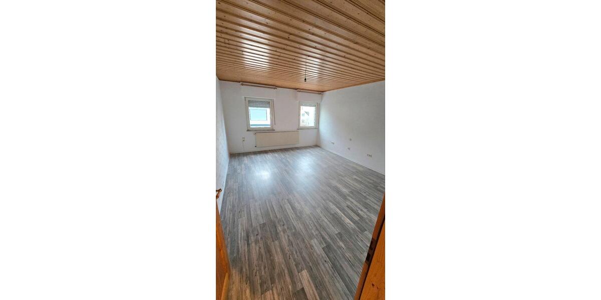 Etagenwohnung Mülheim-Kärlich Kärlich - 4 Zimmer, 136 m&sup2;, 1.225&euro; | Angebot:26024382