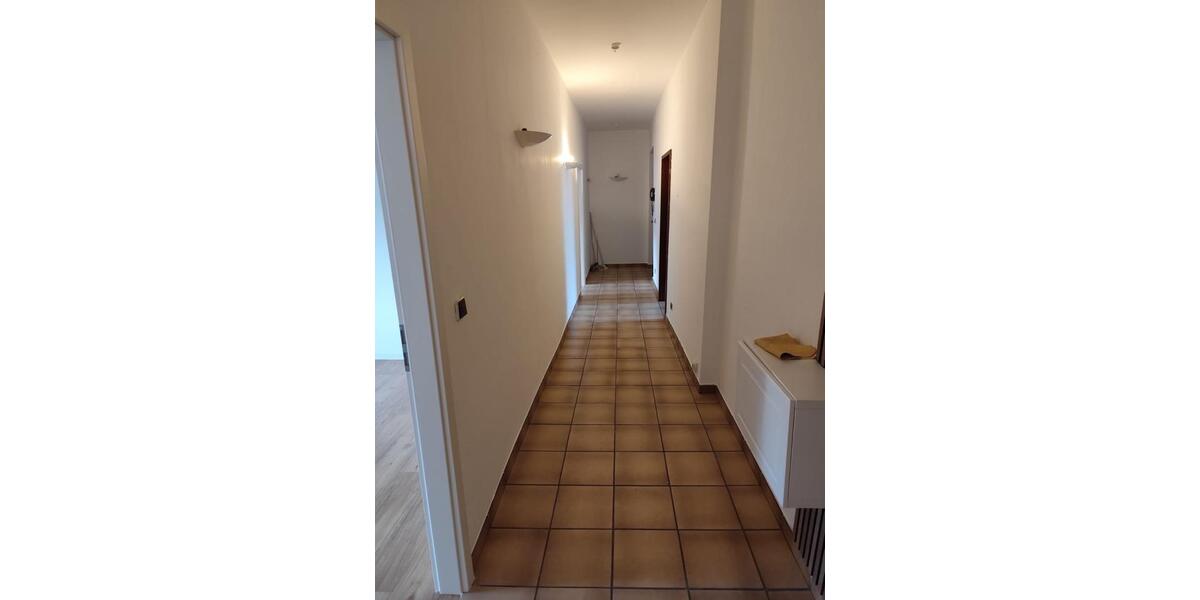 Dachgeschoßwohnung Saarbrücken - 3 Zimmer, 90 m&sup2;, 850&euro; | Angebot:24745389