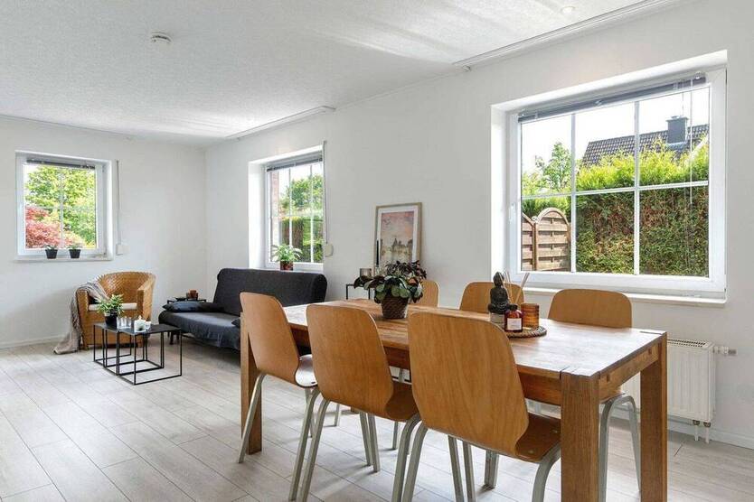 Möblierte Erdgeschoss Wohnung im Einzelhaus Norderstedt Mitte inkl. Nebenkosten, WLAN, TV, Internet