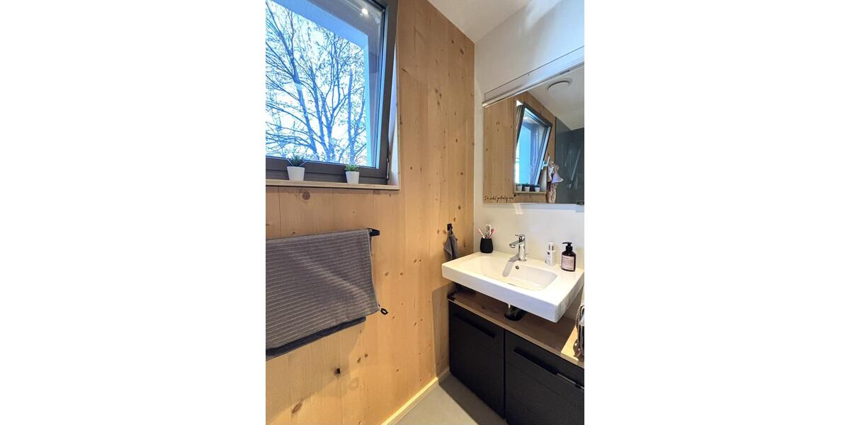 Stilvoll wohnen: Moderne 3,5-Zimmer-Maisonette mit Balkon und Stellplatz 3 zimmer