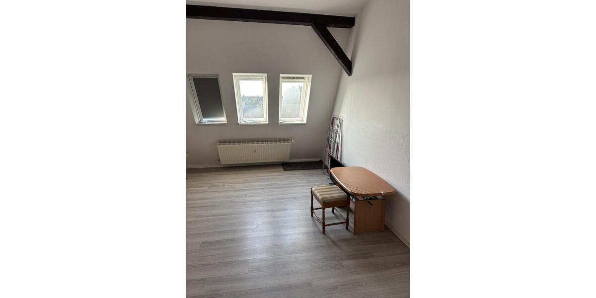 Dachgeschoßwohnung Dessau-Roßlau Brambach - 3 Zimmer, 80 m&sup2;, 480&euro; | Angebot:25349513