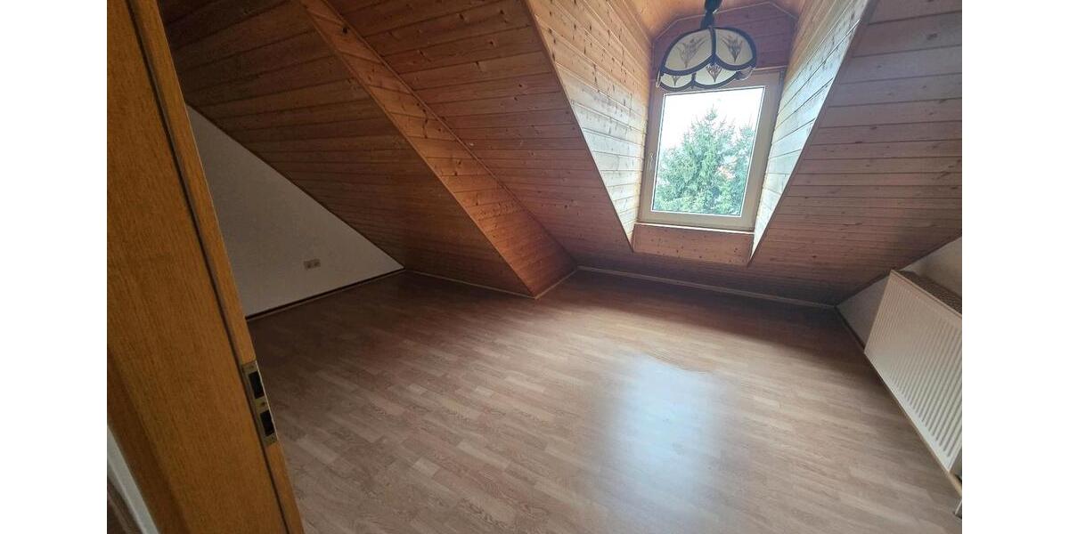 Dachgeschoßwohnung Kindenheim - 3 Zimmer, 85 m&sup2;, 700&euro; | Angebot:25256895