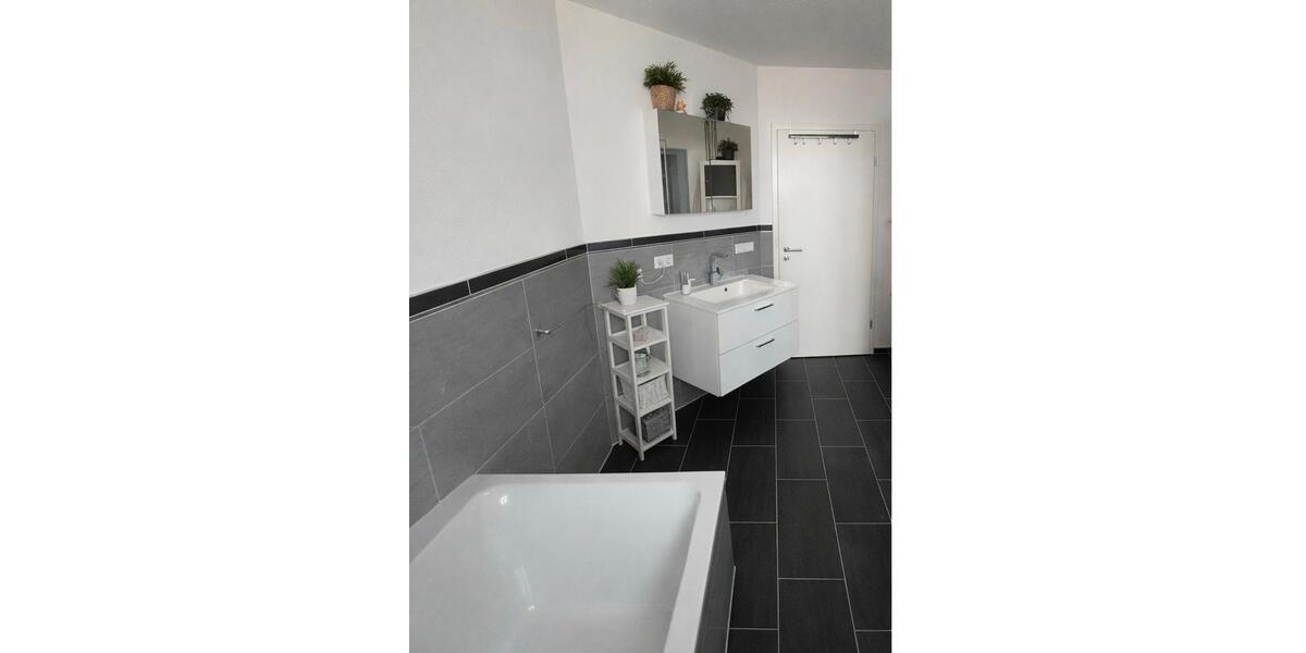 Etagenwohnung Oberhausen - 3 Zimmer, 90 m&sup2;, 1.210&euro; | Angebot:25173825