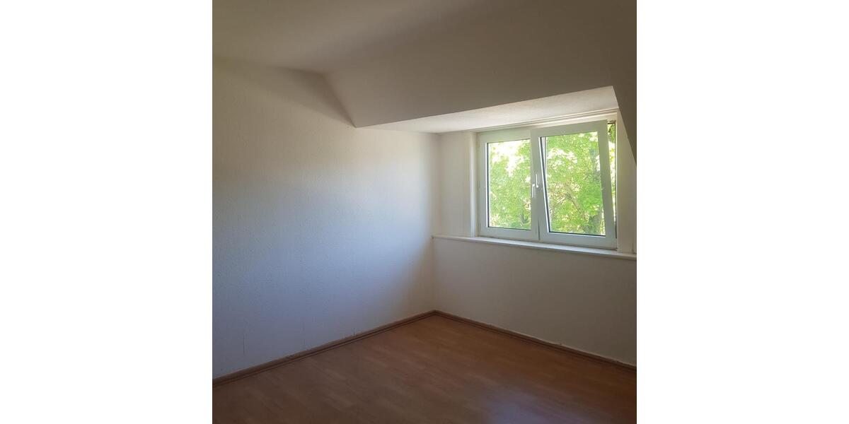 Dachgeschoßwohnung Eschershausen - 2.5 Zimmer, 90 m&sup2;, 500&euro; | Angebot:26690145