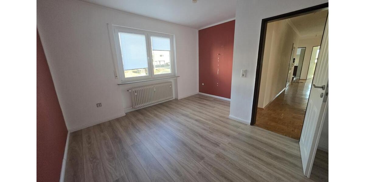 Etagenwohnung Lohfelden - 3 Zimmer, 130 m&sup2;, 950&euro; | Angebot:24542814