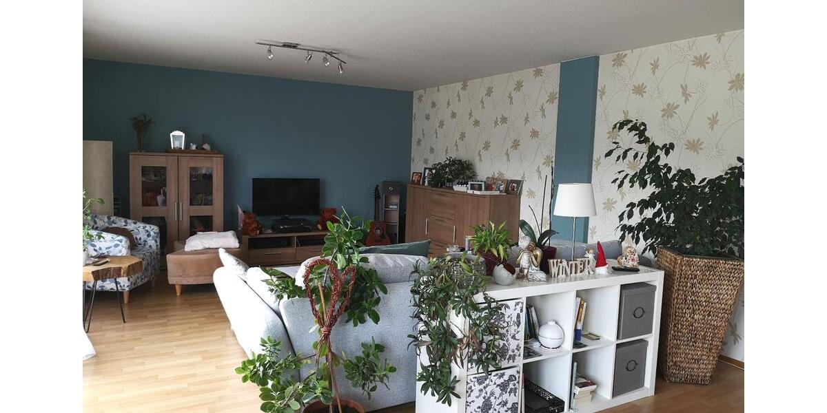 Lichtdurchflutete 4,5 Zimmer Wohnung mit Balkon 4.5 zimmer