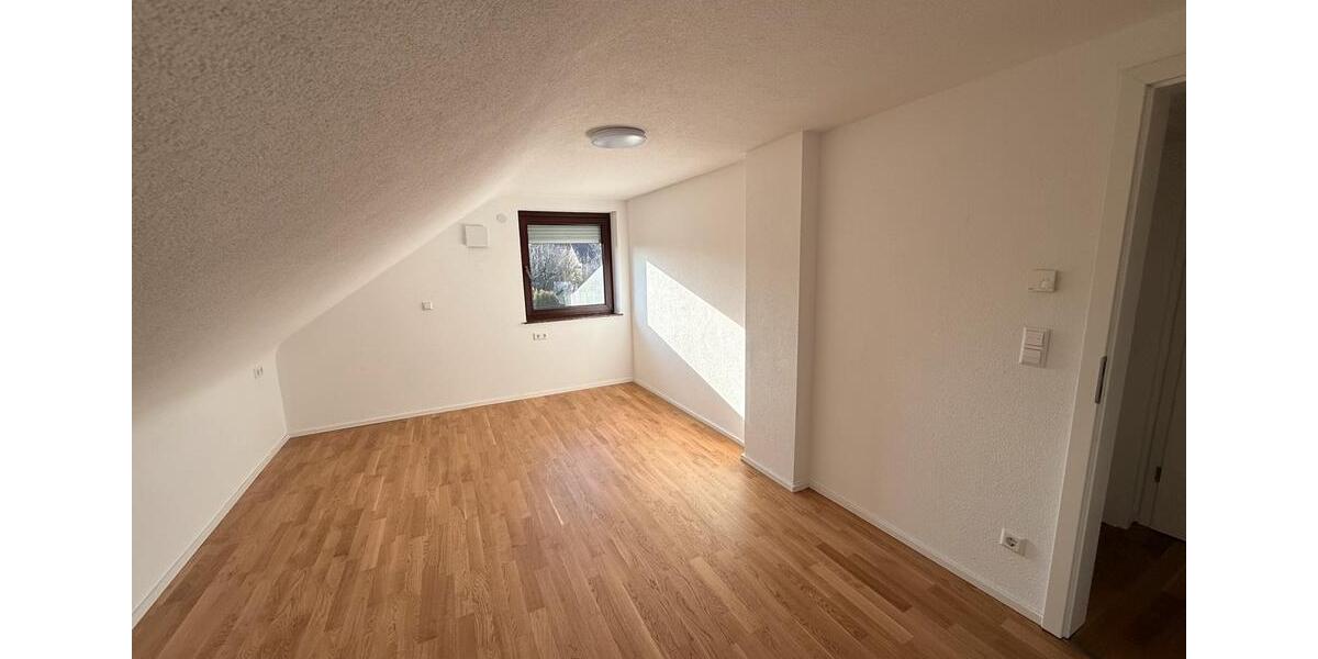 Dachgeschoßwohnung Balingen - 3.5 Zimmer, 70 m&sup2;, 950&euro; | Angebot:24842559