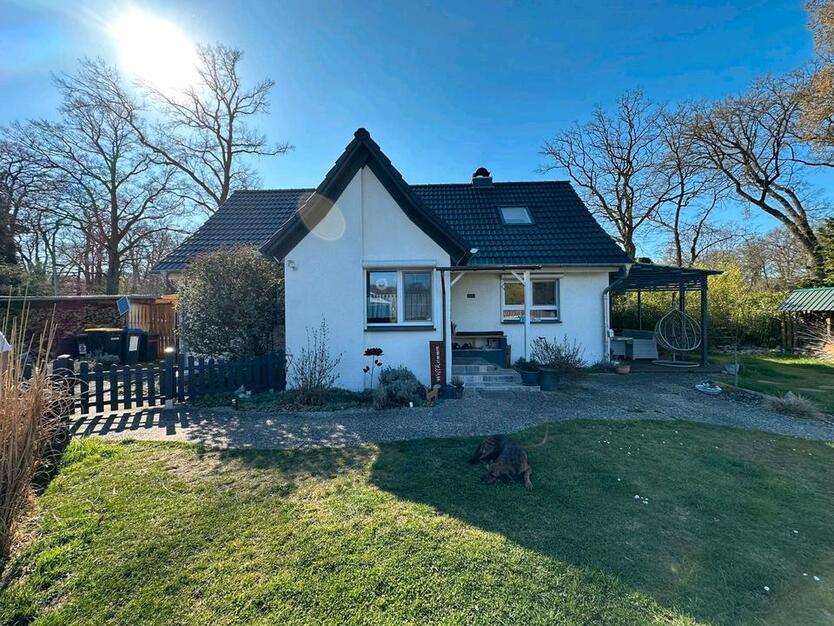 Einfamilienhaus mit kleinem Garten
