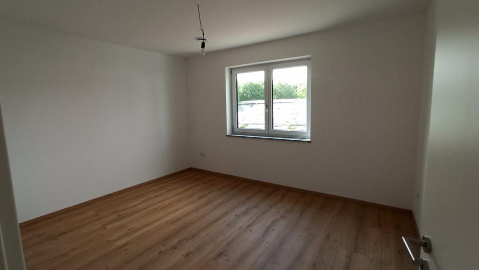 Sehr schöne moderne 4-Zi.-Whg., 1. OG, sonniger Blk., Gäste-WC 4 zimmer