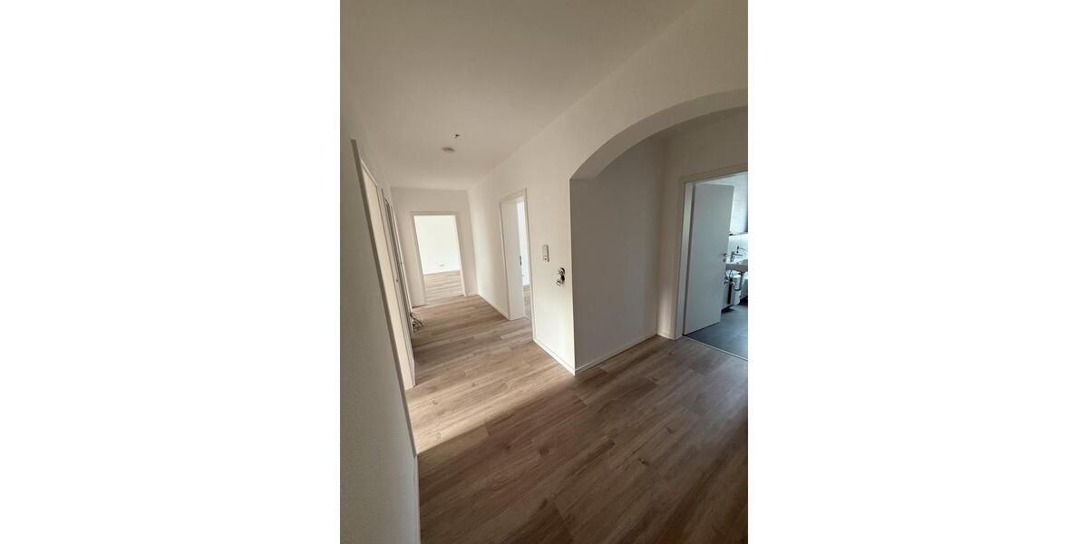 Schöne 3- Zimmer Wohnung mit Balkon ab sofort zu vermieten 3 zimmer