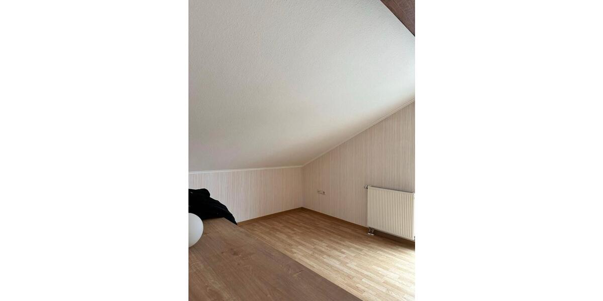 Dachgeschoßwohnung Korbach - 3 Zimmer, 122 m&sup2;, 900&euro; | Angebot:26482952