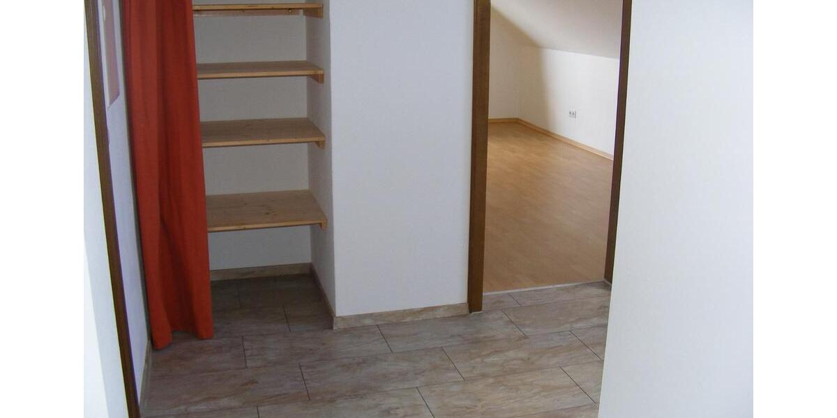Dachgeschoßwohnung Hengersberg - 2 Zimmer, 620&euro; | Angebot:23570466