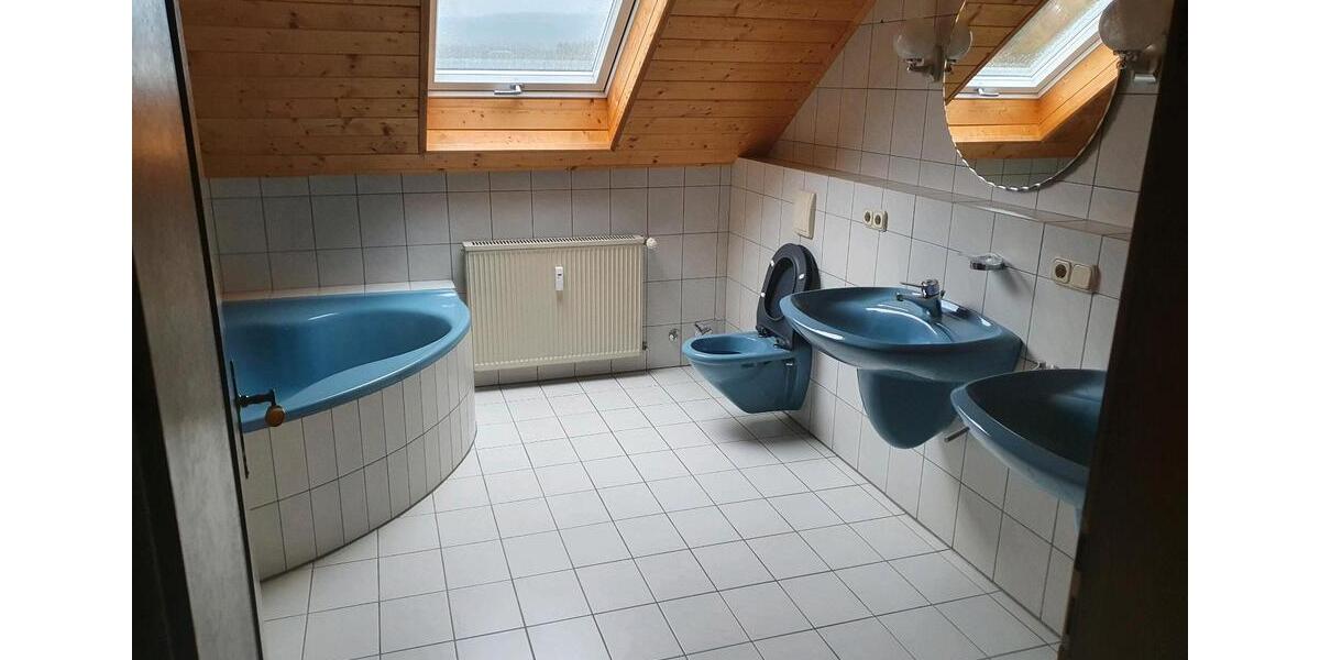 Dachgeschoßwohnung Schnaittenbach - 4 Zimmer, 130 m&sup2;, 1.050&euro; | Angebot:26223709