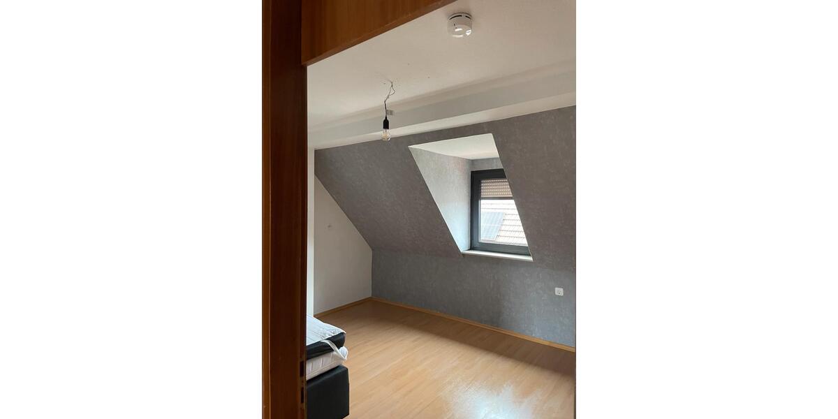 Dachgeschoßwohnung Zellingen - 3 Zimmer, 65 m&sup2;, 1.100&euro; | Angebot:24852151