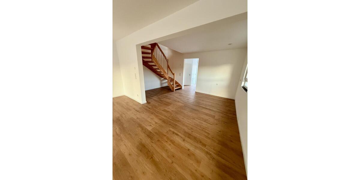 Reihenhaus Sinsheim - 6 Zimmer, 155 m&sup2;, 1.850&euro; | Angebot:24811528