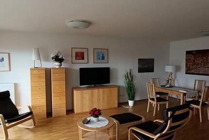 Modernisierte Wohnung mit zwei Zimmern sowie Balkon und EBK zimmer