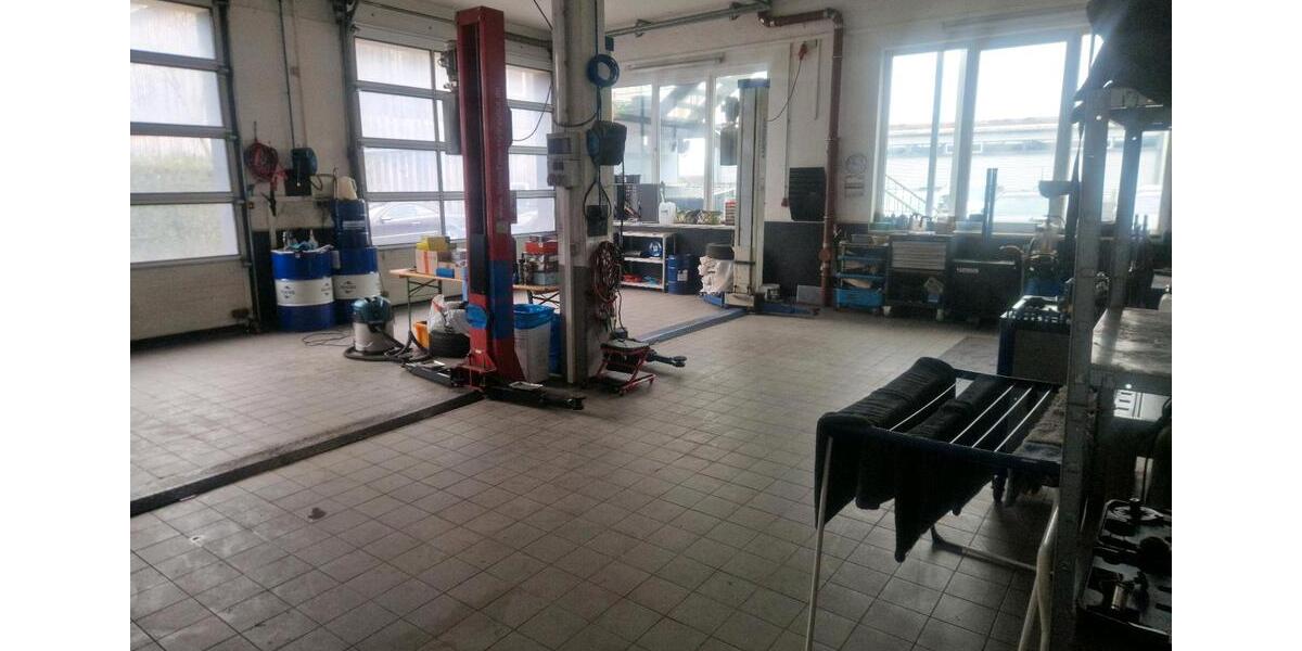 Werkstatt mit 2 Hebebühnen zimmer