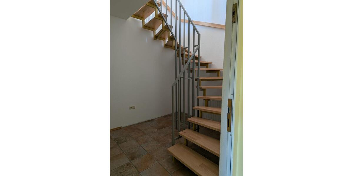 Etagenwohnung Grettstadt - 4 Zimmer, 85 m&sup2;, 600&euro; | Angebot:25415204