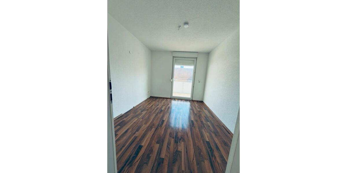 Dachgeschoßwohnung Ditzingen - 3.5 Zimmer, 85 m&sup2;, 1.200&euro; | Angebot:26603214