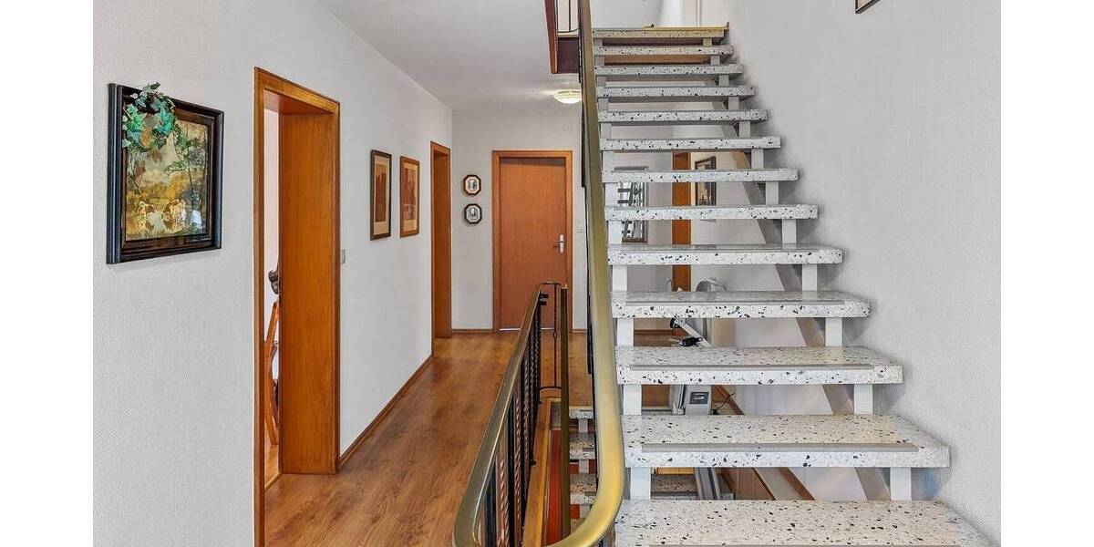 Einfamilienhaus Biedenkopf Wallau - 7 Zimmer, 259 m&sup2;, 1.200&euro; | Angebot:23596514