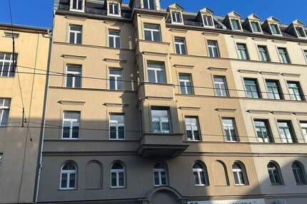 Attraktive 4-Raumwohnung mit Einbauküche, Tresor & Stuck! 4 zimmer