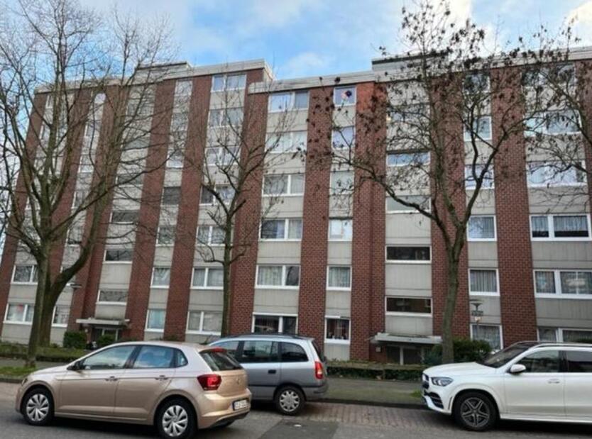 Schöne zentrale Wohnung inkl. Balkon u Aufzug