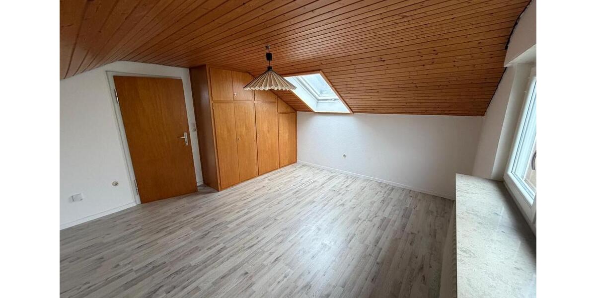 Dachgeschoßwohnung Weinstadt - 2 Zimmer, 50 m&sup2;, 1.100&euro; | Angebot:24741595