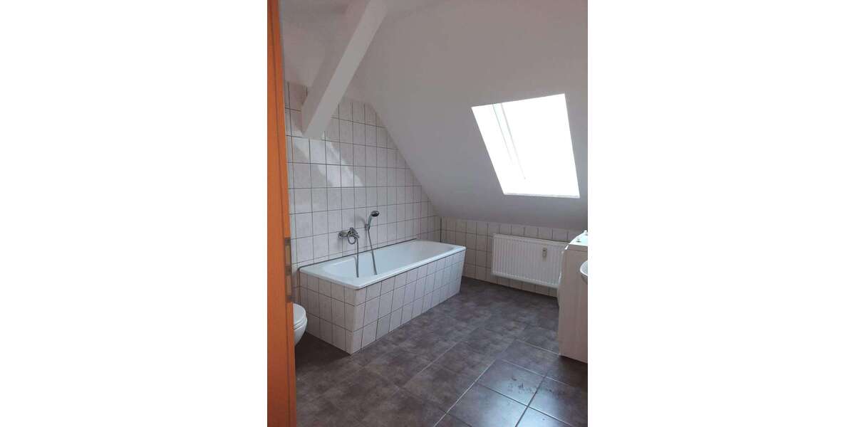 gepflegte 2-Zimmer-Wohnung inkl. Einbauküche ***1 Monat Kaltmietenfrei*** - Dachgeschoßwohnung Burg | Angebot:9601438