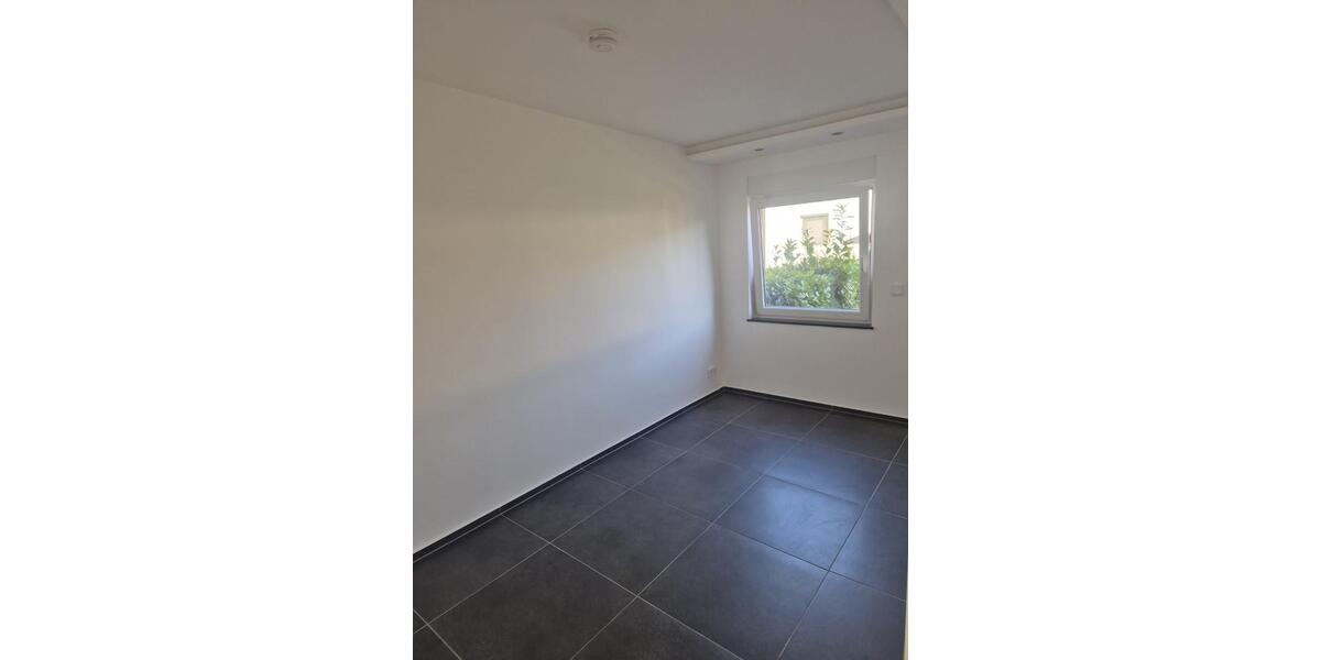 Erdgeschoßwohnung Bergisch Gladbach Gronau - 3 Zimmer, 92 m&sup2;, 1.200&euro; | Angebot:24432105