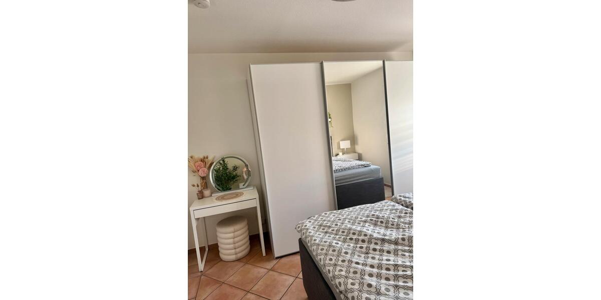 Helle, möblierte 2,5-Zimmer-Wohnung mit Südwest-Balkon 2.5 zimmer