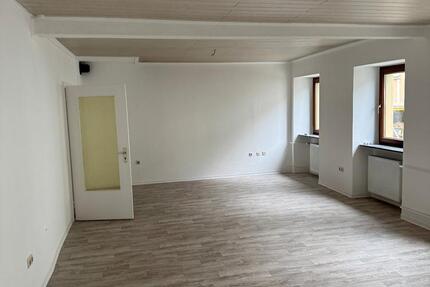 Schöne 3 Zimmerwohnung im Erdgeschoss zu vermieten zimmer