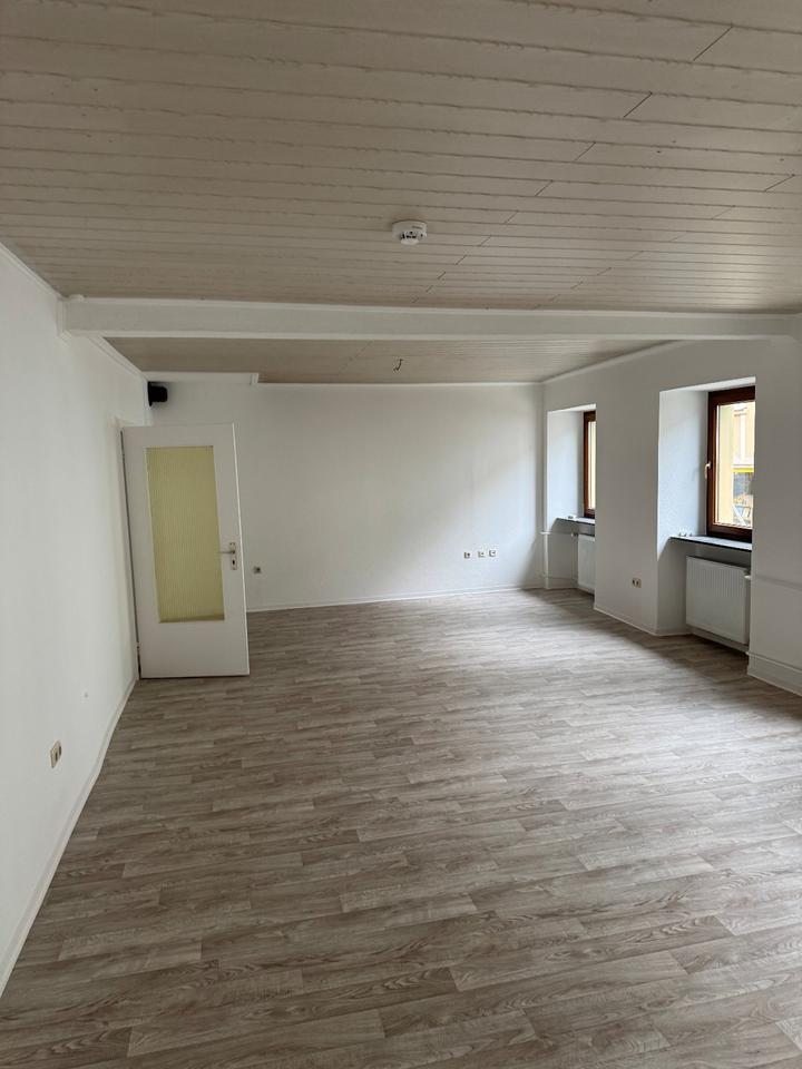Schöne 3 Zimmerwohnung im Erdgeschoss zu vermieten zimmer