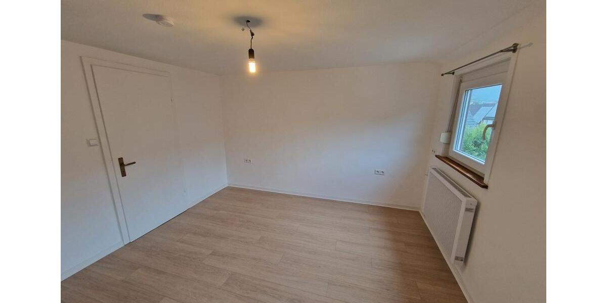 renovierte 4-Zimmer-Wohnung im DG 4 zimmer