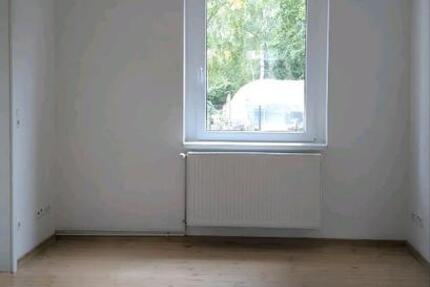 Helle renovierte 85 qm 3 Zimmer Altbauwohnung zimmer