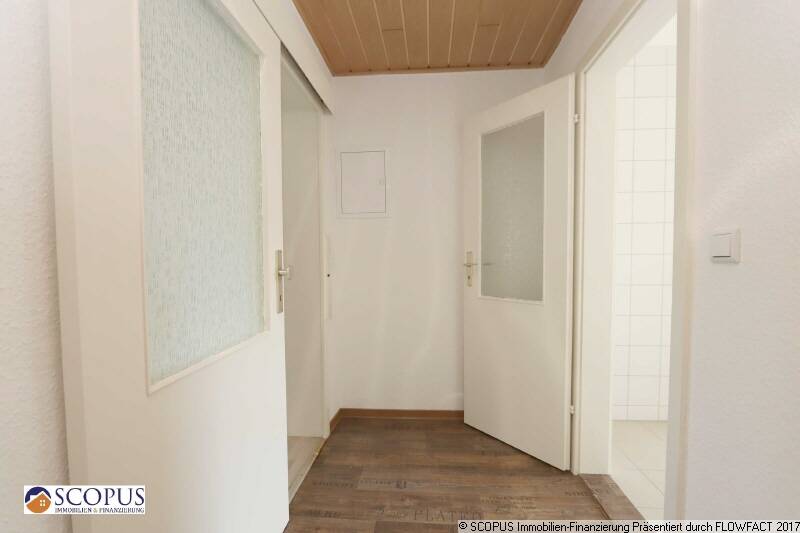 Helle Single-Wohnung mit Einbauküche, Gartenmitbenutzung, PKW-Stellplatz