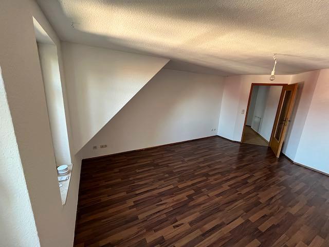 Dachgeschoßwohnung Strehla - 2 Zimmer, 50 m&sup2;, 300&euro; | Angebot:26553832