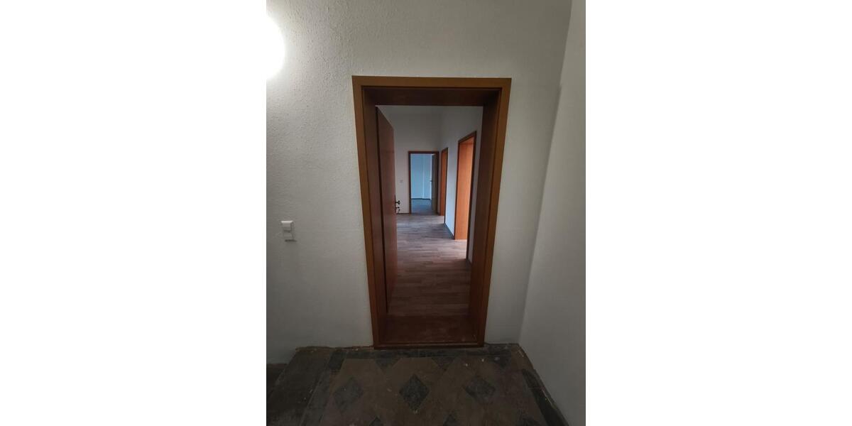 Etagenwohnung Zwickau - 4 Zimmer, 95 m&sup2;, 650&euro; | Angebot:26284748