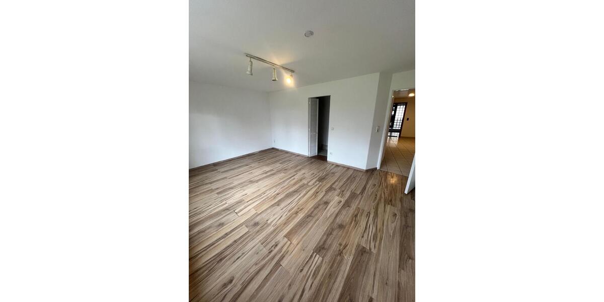 Etagenwohnung Karben - 3 Zimmer, 100 m&sup2;, 1.250&euro; | Angebot:25648824