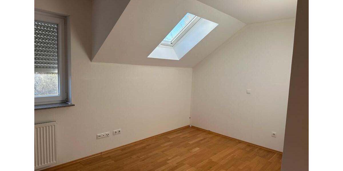 Dachgeschoßwohnung Koblenz Bubenheim - 3 Zimmer, 160 m&sup2;, 1.200&euro; | Angebot:24749747