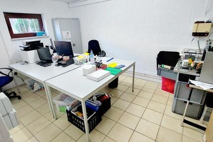 Hallen: Lager, Produktion + Büro u. Freiflächen-perfekte Anbindung u. Gelände zimmer