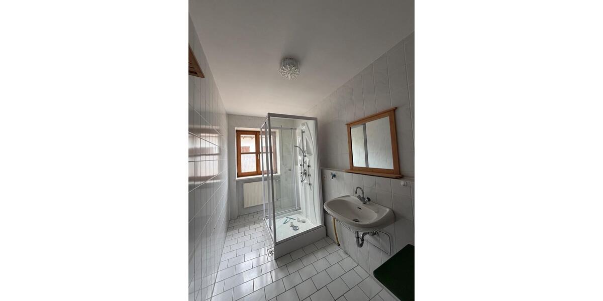 Etagenwohnung Erdweg - 1 Zimmer, 60 m&sup2;, 1.500&euro; | Angebot:26538658