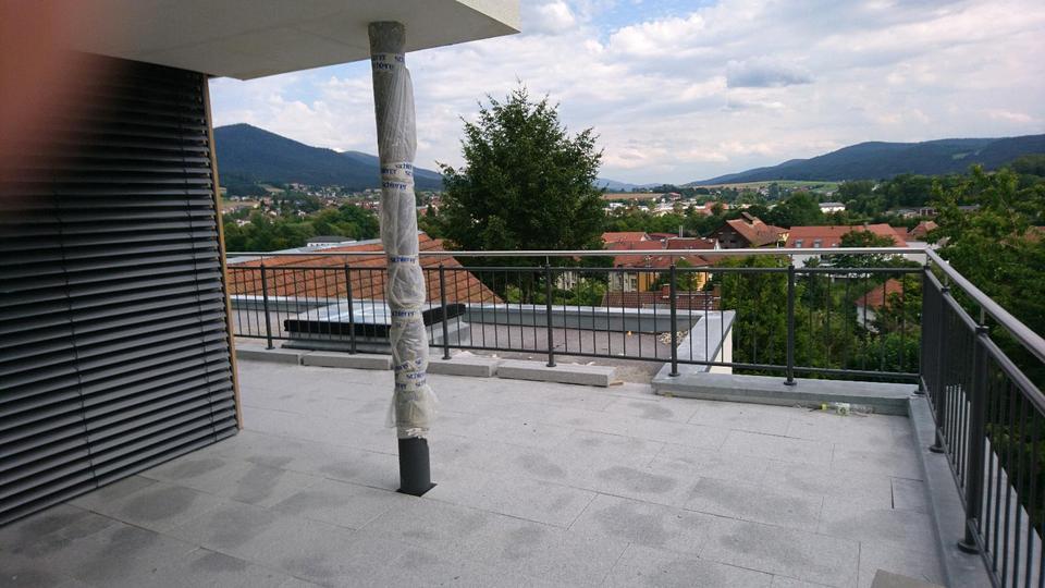 Stadtzentrum! 2-Zimmer Wohnung mit großer Dachterrasse! zimmer