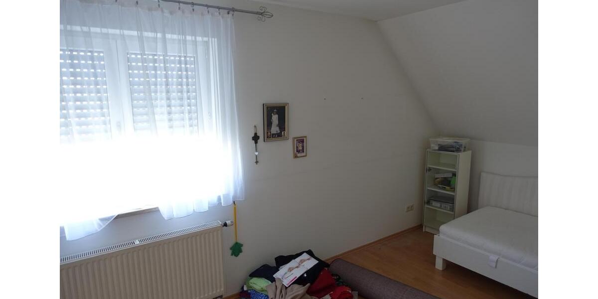 Doppelhaushälfte Bubenreuth - 7 Zimmer, 160 m&sup2;, 2.400&euro; | Angebot:25981382