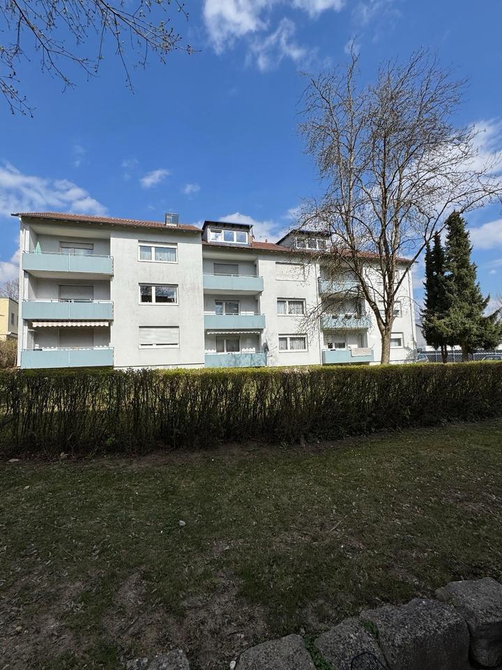 Helle 2,5-Zimmer-Dachgeschosswohnung in Ehingen (Donau) zimmer