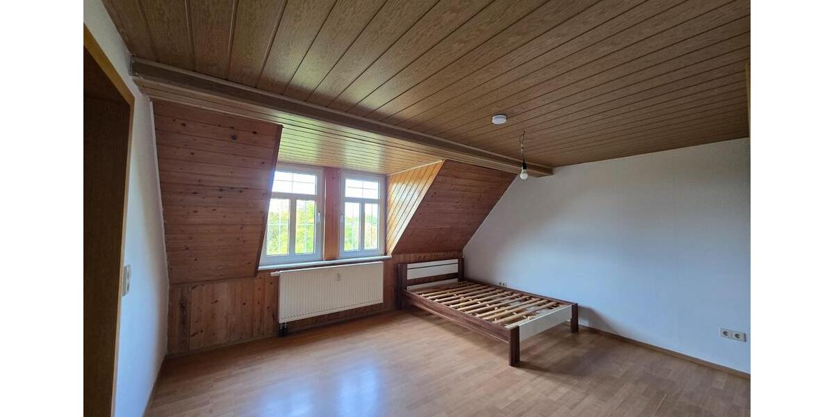 Dachgeschoßwohnung Weißenfels - 2.5 Zimmer, 67 m&sup2;, 400&euro; | Angebot:24766026