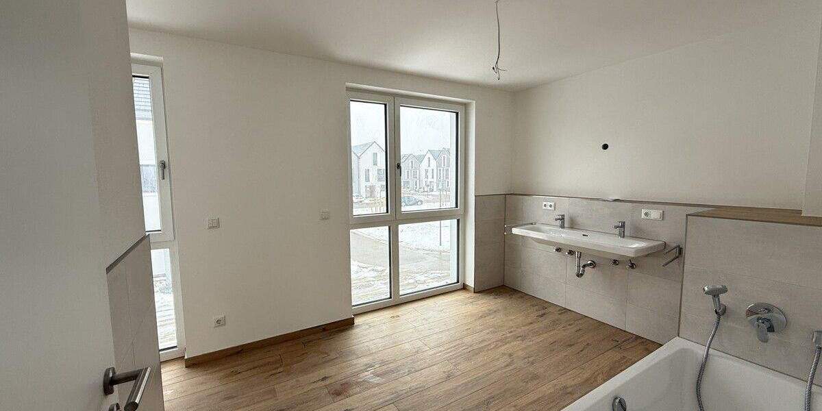 Einfamilienhaus Köfering - 4 Zimmer, 150 m&sup2;, 2.100&euro; | Angebot:24582246