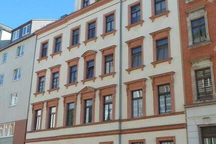 Freundliche 3-Zimmer-Wohnung mit Laminatboden, großem Balkon (Hofseite), Badewanne & Einbauküche 3 zimmer