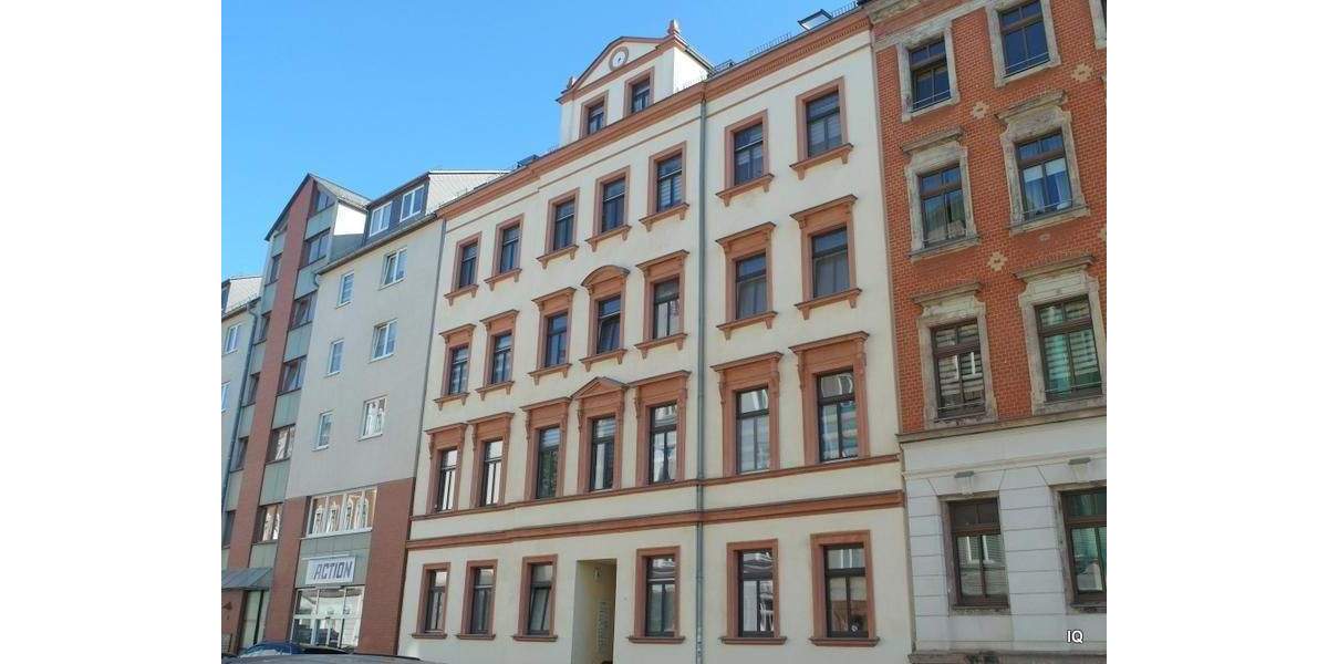 Freundliche 3-Zimmer-Wohnung mit Laminatboden, großem Balkon (Hofseite), Badewanne & Einbauküche 3 zimmer